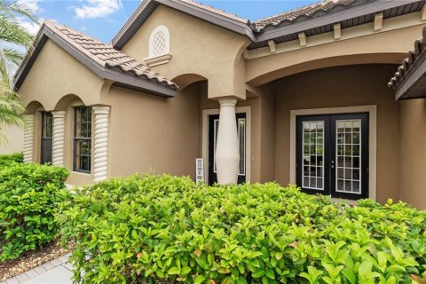 House in Tampa, Florida 5 bedrooms, 326.27 sq.m. № 2118691 - photo 5