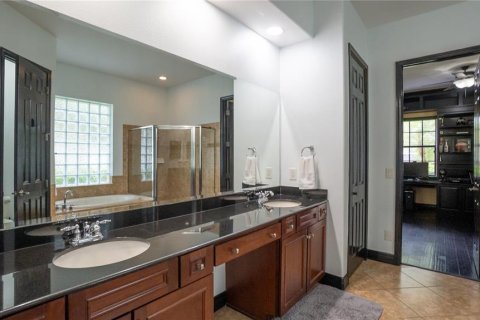 House in Tampa, Florida 5 bedrooms, 326.27 sq.m. № 2118691 - photo 29