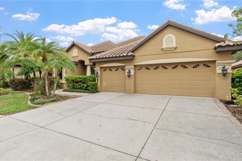 House in Tampa, Florida 5 bedrooms, 326.27 sq.m. № 2118691