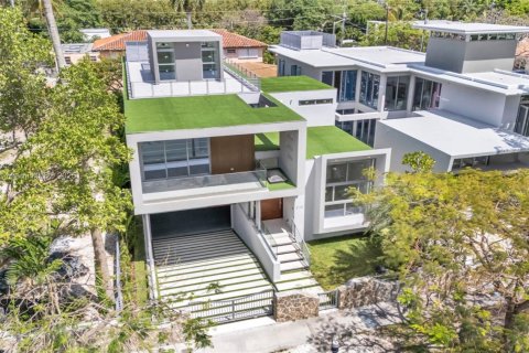 House in Miami, Florida 5 bedrooms, 520.25 sq.m. № 1454046 - photo 2