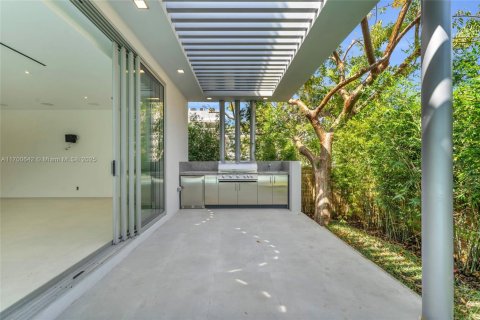 House in Miami, Florida 5 bedrooms, 520.25 sq.m. № 1454046 - photo 29