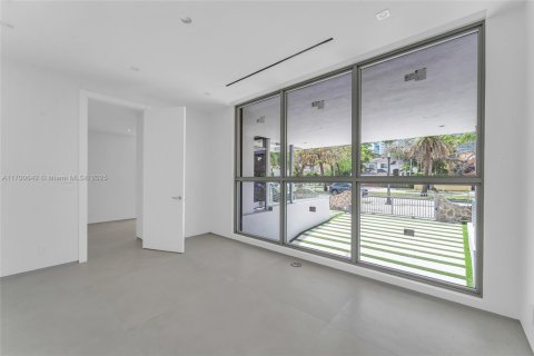 House in Miami, Florida 5 bedrooms, 520.25 sq.m. № 1454046 - photo 13