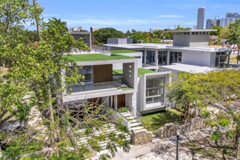 House in Miami, Florida 5 bedrooms, 520.25 sq.m. № 1454046 - photo 3