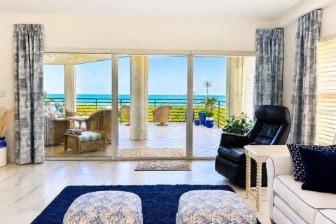 Condo in Treasure Island, Florida, 3 bedrooms  № 2098159 - photo 29