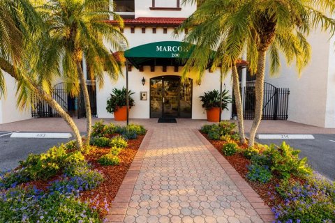 Condo in Treasure Island, Florida, 3 bedrooms  № 2098159 - photo 3