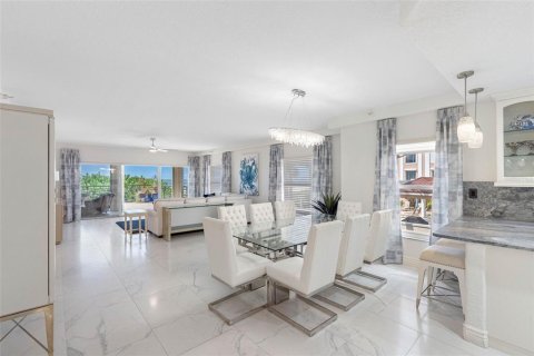 Condo in Treasure Island, Florida, 3 bedrooms  № 2098159 - photo 22