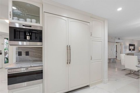 Condo in Treasure Island, Florida, 3 bedrooms  № 2098159 - photo 17