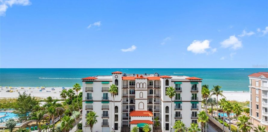 Condo in Treasure Island, Florida, 3 bedrooms  № 2098159