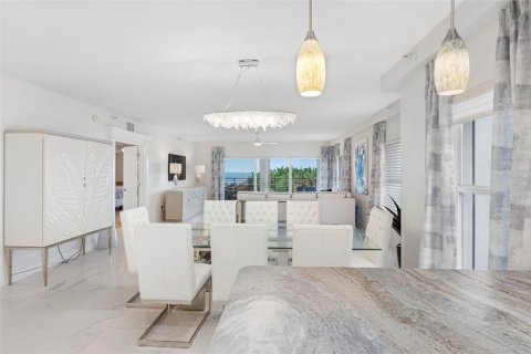 Condo in Treasure Island, Florida, 3 bedrooms  № 2098159 - photo 20