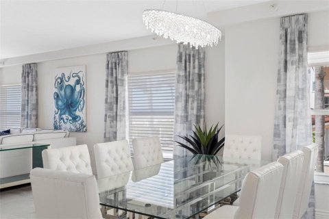 Condo in Treasure Island, Florida, 3 bedrooms  № 2098159 - photo 23