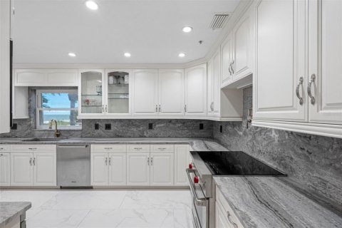 Condo in Treasure Island, Florida, 3 bedrooms  № 2098159 - photo 7