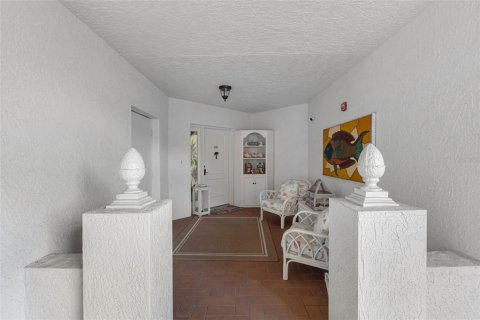 Condo in Treasure Island, Florida, 3 bedrooms  № 2098159 - photo 4