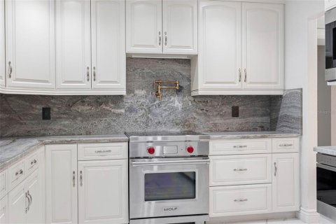 Condo in Treasure Island, Florida, 3 bedrooms  № 2098159 - photo 11
