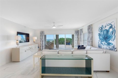 Condo in Treasure Island, Florida, 3 bedrooms  № 2098159 - photo 26