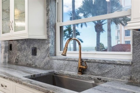 Condo in Treasure Island, Florida, 3 bedrooms  № 2098159 - photo 16