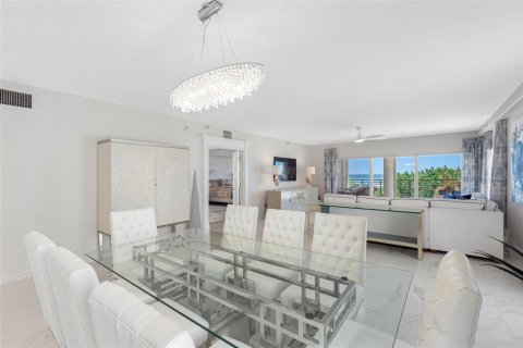 Condo in Treasure Island, Florida, 3 bedrooms  № 2098159 - photo 21
