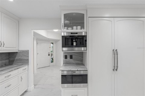 Condo in Treasure Island, Florida, 3 bedrooms  № 2098159 - photo 8