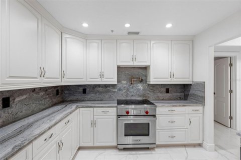 Condo in Treasure Island, Florida, 3 bedrooms  № 2098159 - photo 10