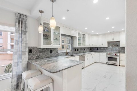 Condo in Treasure Island, Florida, 3 bedrooms  № 2098159 - photo 19