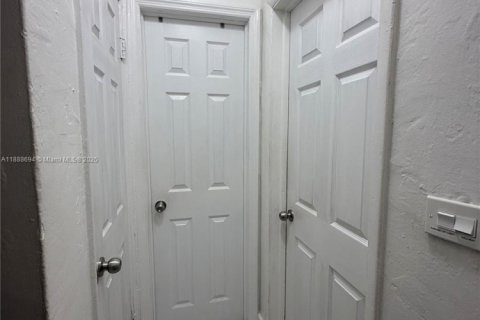 Снять в аренду виллу или дом в Халландейл-Бич, Флорида 2 спальни, 69.4м2, № 1948489 - фото 11