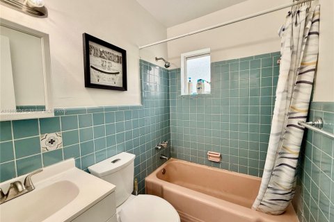 Снять в аренду виллу или дом в Халландейл-Бич, Флорида 2 спальни, 69.4м2, № 1948489 - фото 6