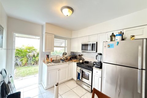 Снять в аренду виллу или дом в Халландейл-Бич, Флорида 2 спальни, 69.4м2, № 1948489 - фото 3