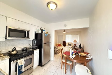 Снять в аренду виллу или дом в Халландейл-Бич, Флорида 2 спальни, 69.4м2, № 1948489 - фото 2