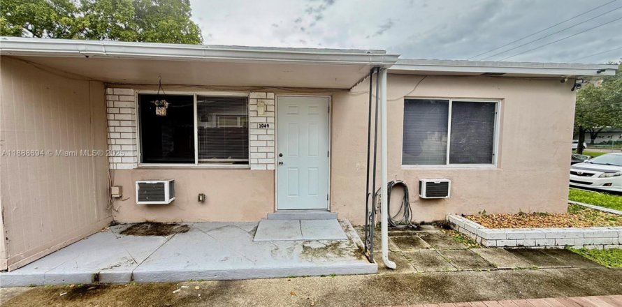 Дом в Халландейл-Бич, Флорида 2 спальни, 69.4м2 № 1948489