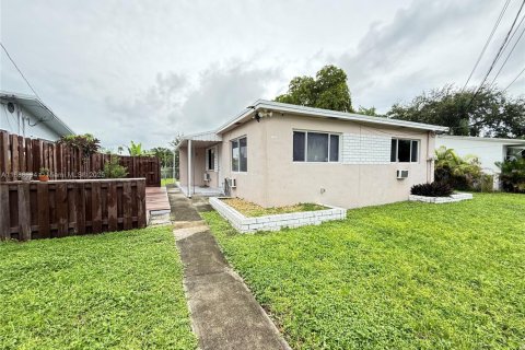 Снять в аренду виллу или дом в Халландейл-Бич, Флорида 2 спальни, 69.4м2, № 1948489 - фото 17