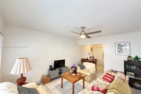 Снять в аренду виллу или дом в Халландейл-Бич, Флорида 2 спальни, 69.4м2, № 1948489 - фото 5