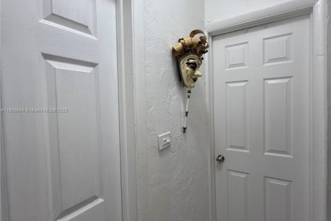 Снять в аренду виллу или дом в Халландейл-Бич, Флорида 2 спальни, 69.4м2, № 1948489 - фото 12