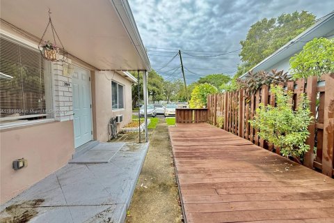 Снять в аренду виллу или дом в Халландейл-Бич, Флорида 2 спальни, 69.4м2, № 1948489 - фото 13