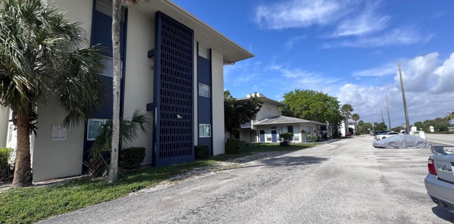 Condo in Pompano Beach, Florida, 1 bedroom № 2244643