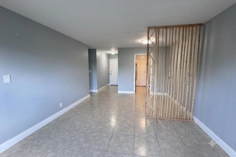 Condo in Pompano Beach, Florida, 1 bedroom № 2244643 - photo 5