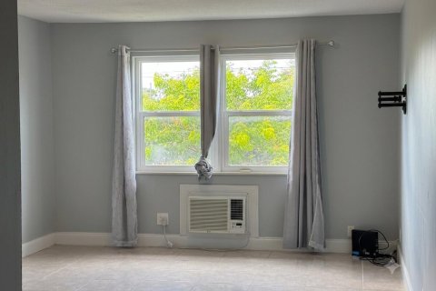 Condo in Pompano Beach, Florida, 1 bedroom № 2244643 - photo 6