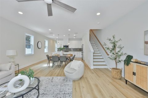 Adosado en venta en Tampa, Florida, 3 dormitorios, 175.31 m2 № 2141091 - foto 11