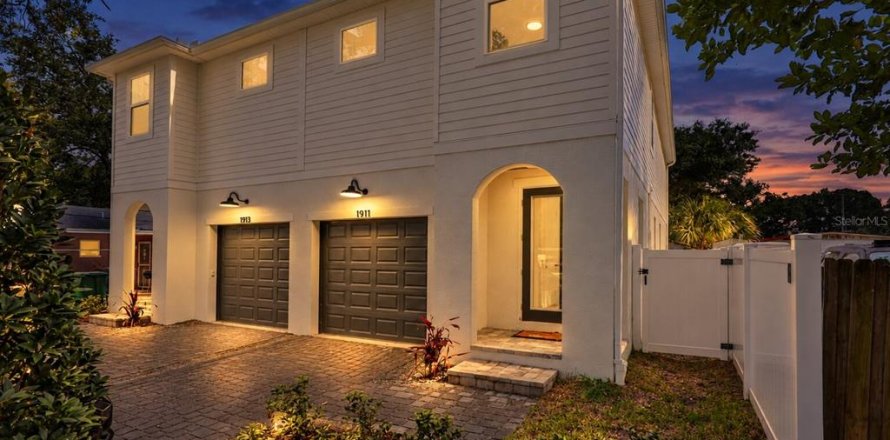 Adosado en Tampa, Florida 3 dormitorios, 175.31 m2 № 2141091