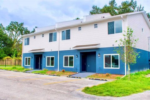House in Tampa, Florida 3 bedrooms, 103.21 sq.m. № 1869005 - photo 1