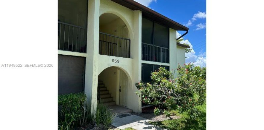 Condominio en West Palm Beach, Florida, 2 dormitorios  № 2004986