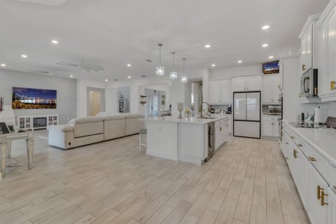 Casa en venta en Kissimmee, Florida, 5 dormitorios, 504.27 m2 № 1519171 - foto 19