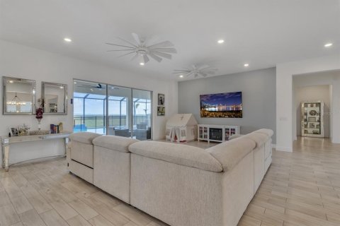 Casa en venta en Kissimmee, Florida, 5 dormitorios, 504.27 m2 № 1519171 - foto 8