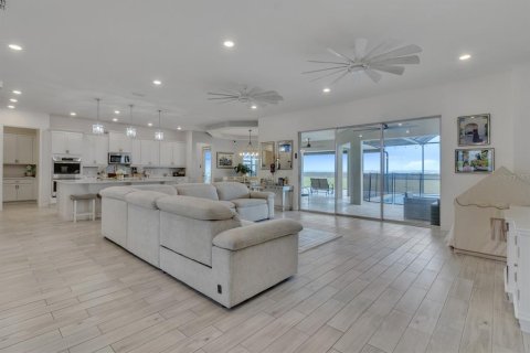 Casa en venta en Kissimmee, Florida, 5 dormitorios, 504.27 m2 № 1519171 - foto 9