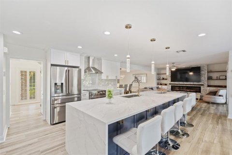 House in Tampa, Florida 5 bedrooms, 393.35 sq.m. № 2342715 - photo 9