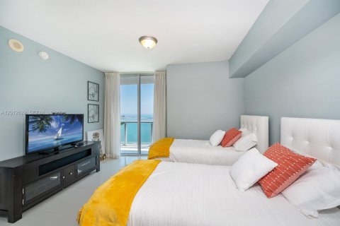 Condo in Miami, Florida, 2 bedrooms  № 2240966 - photo 16