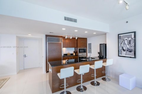 Condo in Miami, Florida, 2 bedrooms  № 2240966 - photo 14