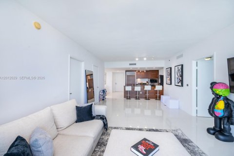 Condo in Miami, Florida, 2 bedrooms  № 2240966 - photo 13