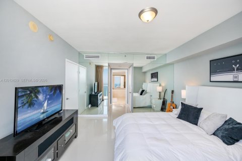 Condo in Miami, Florida, 2 bedrooms  № 2240966 - photo 9