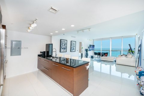 Condo in Miami, Florida, 2 bedrooms  № 2240966 - photo 12
