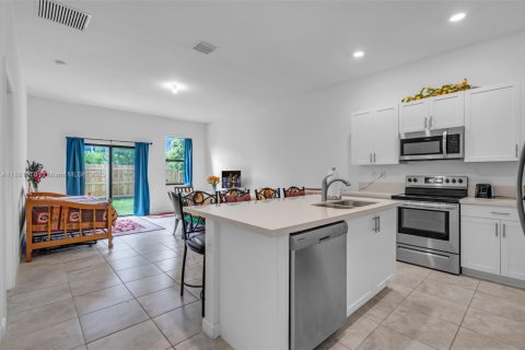 Villa ou maison à vendre à Miami, Floride: 3 chambres, 178.37 m2 № 1925449 - photo 11