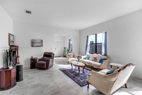 Villa ou maison à vendre à Miami, Floride: 3 chambres, 178.37 m2 № 1925449 - photo 5